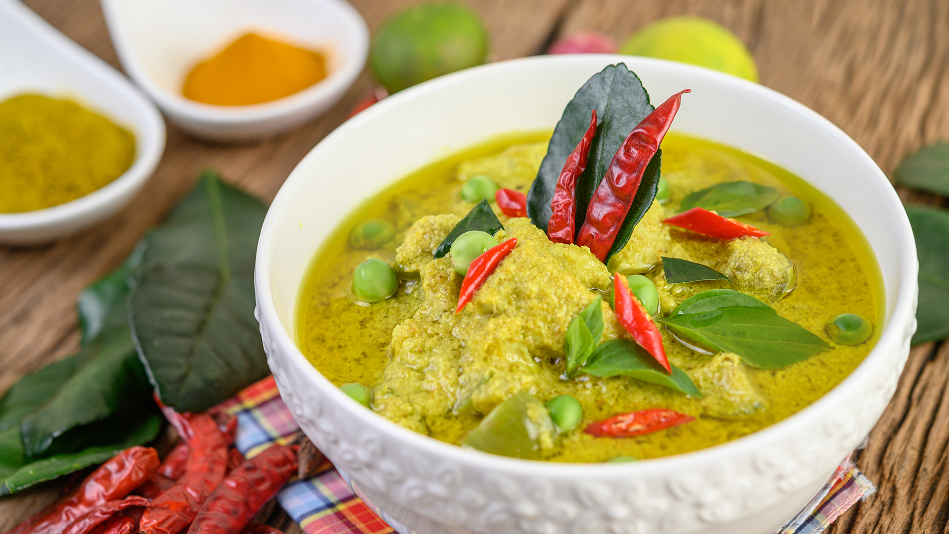 green-curry-bowl-spices-wooden-table 1
