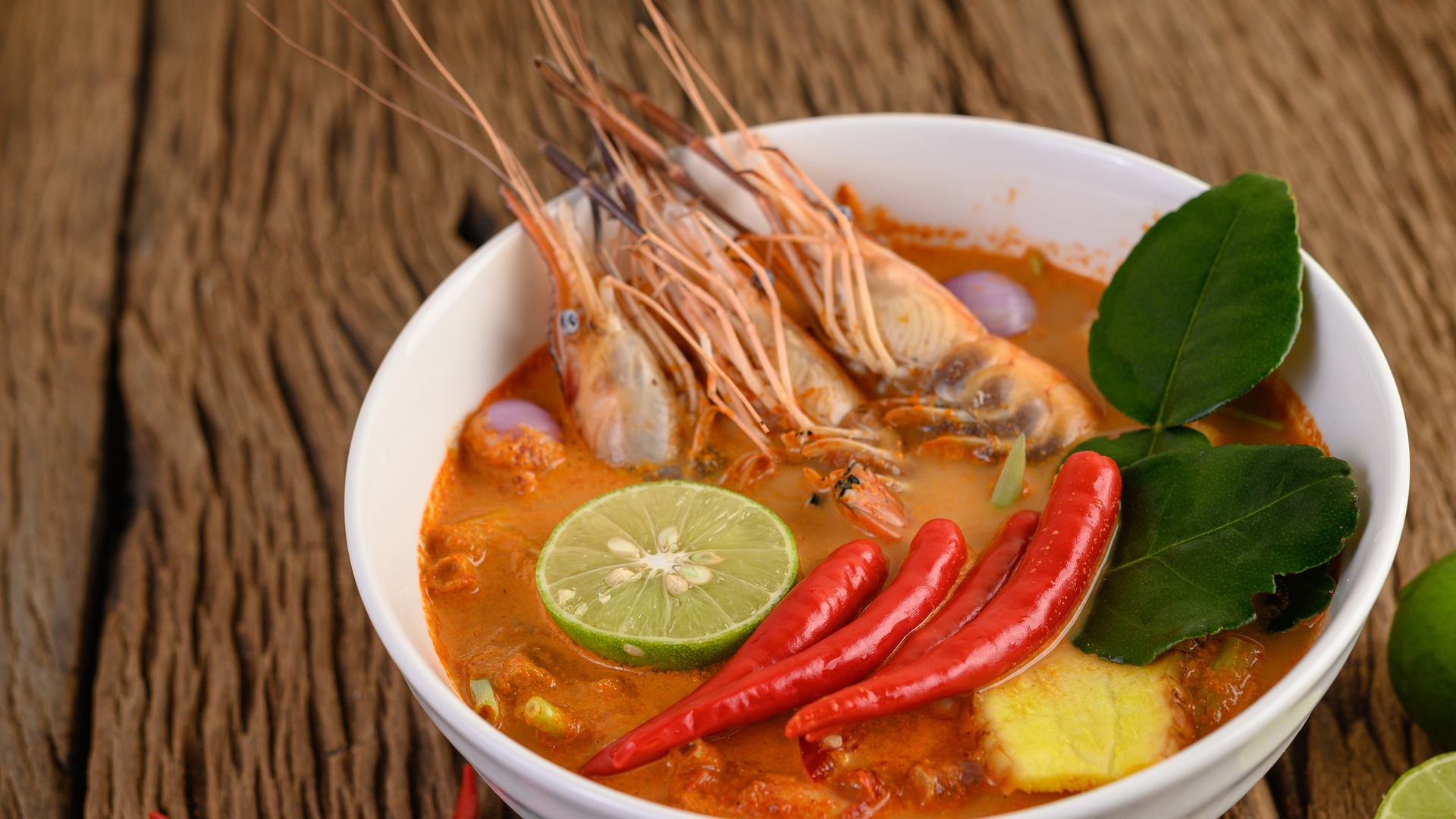tom-yum-kung-thai-hot-spicy-soup-shrimp-with-lemon-grass-lemon-galangal-chilli-wooden-table-thailand-food 1